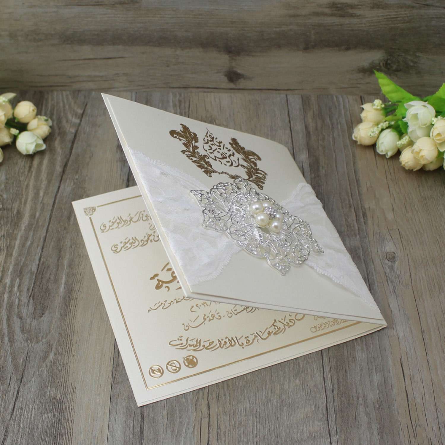 Foil Printing Wedding Invitation with Buckle and Lace Decoration Half Fold Card Elegant Invitation 